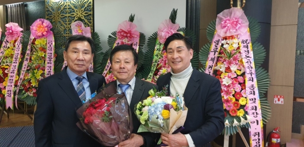 박승현 취임회장(가운데)과 에스티엔방송 대표 양해석(우측)
