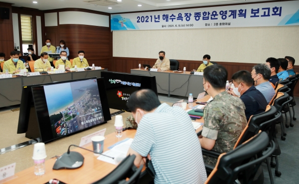 태안군은 지난 9일 군청 중회의실에서 가세로 태안군수를 비롯한 각 기관, 단체 관계자 등 50여 명이 모인 가운데 ‘2021년 해수욕장 종합 운영계획’을 밝혔다.
