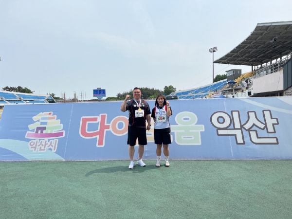 음성군청 ‘2022 KTFL 전국실업육상경기 시리즈 대회’ 입상 (왼쪽부터 이윤철 선수 정채윤 선수)