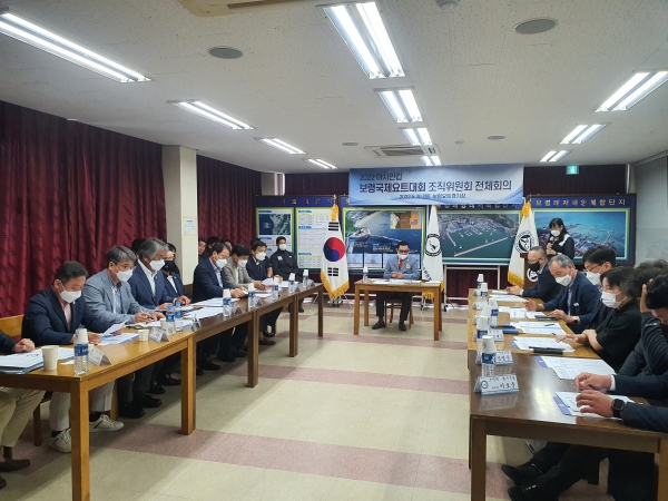 아시안컵 보령국제요트대회 조직위원회(위원장 정해천)는 30일 첫 전체회의를 열고 성공적인 대회 개최를 다짐했다.