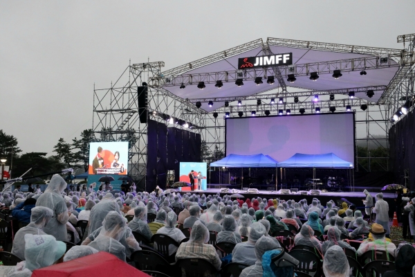 아시아 최대 영화음악 페스티벌의 정체성을 담은 제18회 제천국제음악영화제가 11일 오후 7시 의림지무대에서 개막식을 시작으로 막을 열었다.