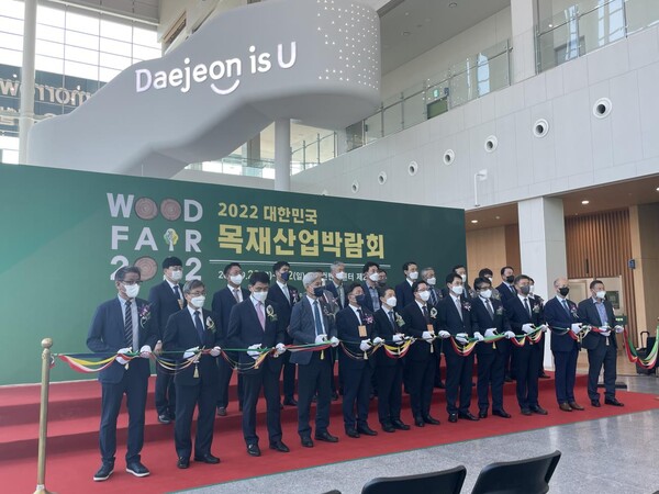 대전시는 비수도권 최초로 대한민국 목재산업박람회를 산림청, (사)목재산업단체총연합회와 공동으로 열기도 했다.