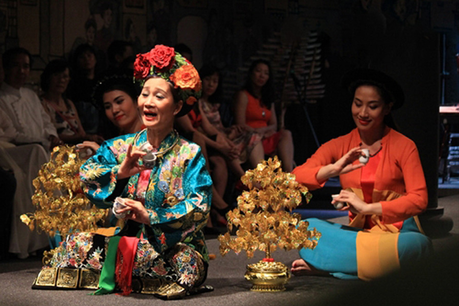 베트남 하노이 전통가무 공연 모습.