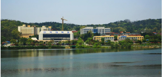 천안시 동남구 안서동에는 천호지 인근 단국대학교 천안캠퍼스를 비롯한 5개 대학이 밀집해 있다.