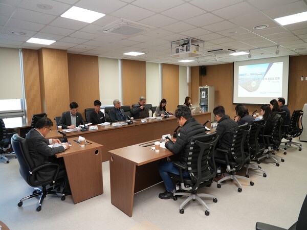 충남 서천군이 지난 28일 ‘블루카본 실증지원센터 기본계획 수립 및 타당성 조사 용역’ 최종 보고회를 가졌다.