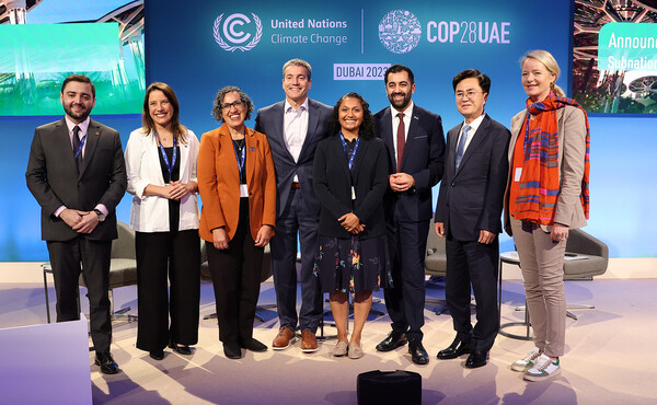 김 지사는 2일(이하 현지시각) 아랍에미리트(UAE) 두바이 엑스포시티 블루존에서 열린 제28차 유엔기후변화협약 당사국 총회(COP28) 지방정부 기후행동 정상회의 세션에 참석했다.