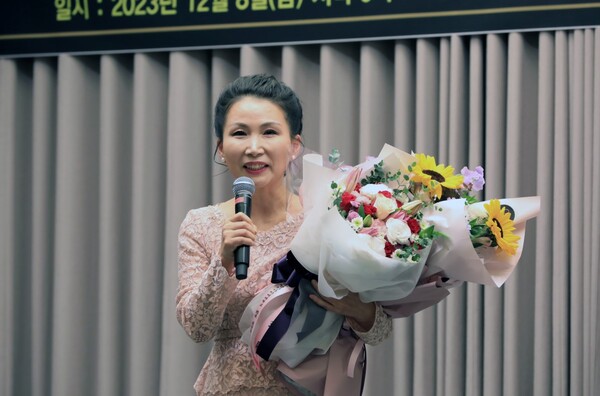 ‘백제가야금연주단'이수희 예술감독이 지난 8일 오후5시 서울 파아제호텔 카라디움홀에서 열린 제43회'올해의 최우수예술가'상을 수상했다.