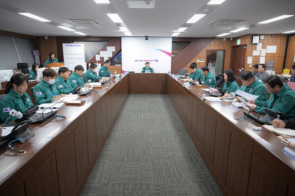 김하균세종시 행정부시장이 조치원 목욕탕 감전사고 후속지원 대책회의를 주재하고 있다.