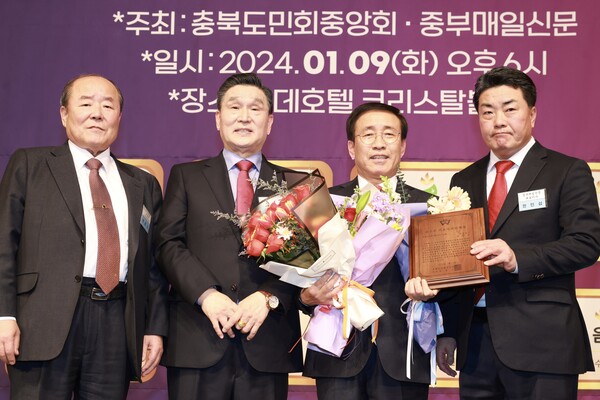 김문근 충북 단양군수가‘최우수 기초자치단체장상’을 수상했다.