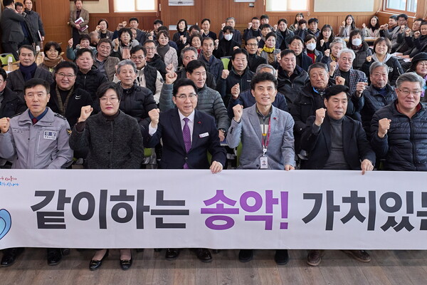 박경귀 아산시장과 송악면 주민들의 2024 상반기 열린간담회가 16일 송악면 행정복지센터에서 열렸다.