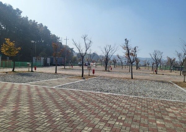 청주 오창미래지농촌테마공원 캠핑장 모습.