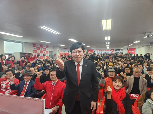 국민의힘 윤창현 대전 동구 국회의원 후보가 24일 삼성동 선거사무소를 개소하며 본격 선거전에 돌입했다.