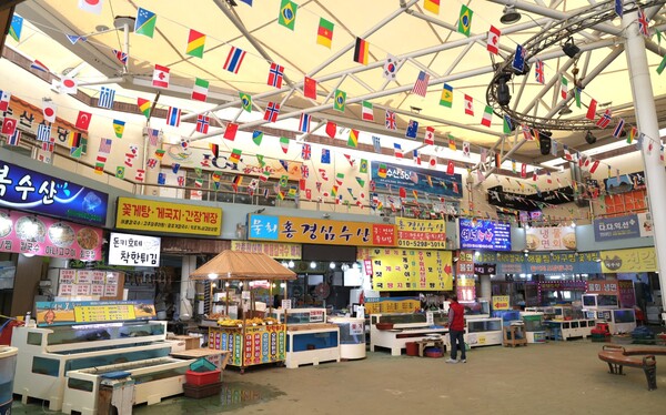 안면도수산시장 수산물 축제 한 장면.
