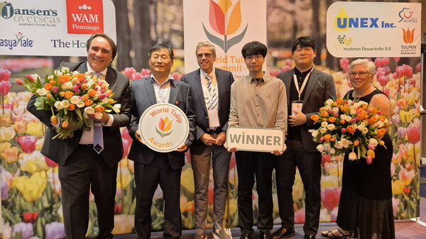 대한민국을 대표하는 봄꽃 축제로 큰 인기를 얻고 있는 태안 세계튤립꽃박람회가 튤립의 본고장 네덜란드에서 디자인상을 수상해 그 우수성을 인정받았다.