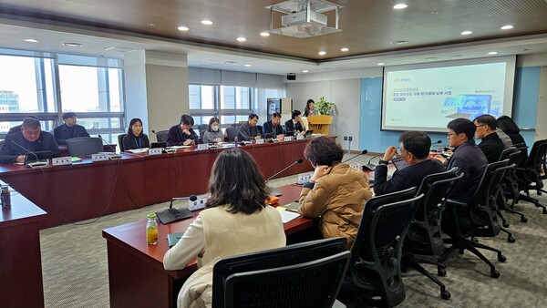 충남도는 6일 도청 소회의실에서 충남도 클라우드 실무협의회와 ‘2025년 충남도 통합 클라우드 구축 및 이용료 납부 용역’ 착수보고회를 가졌다.