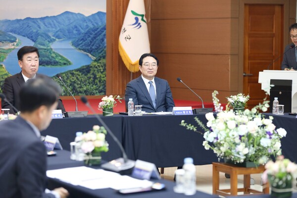 지난 10일 옥천군청에서 3월 충북도 시장·군수협의회(회장 이범석 청주시장) 정례회가 열렸다.