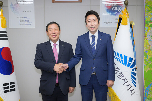 최민호 세종시장과 임채성 세종시의회 의장이 앞으로 행정수도 세종 완성을 위한 공동의 노력과 협치를 이어가기로 약속했다.