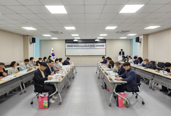 음성군은 전국 9개 혁신도시가 건설된 11개 지역 시군구 단체장으로 구성된 전국혁신도시(지구)협의회의 실무협의회를 음성명작관에서 열었다고 23일 밝혔다.