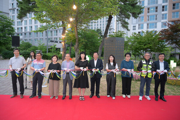 세종시 고운동(동장 박미애)이 지난 10일 솔뜰근린공원에서 나랏말씀정원 개장식을 가졌다.