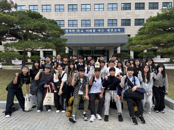 대전시교육청은 22일 대전지역 특성화고 학생 30명이 글로벌 현장학습 ‘호주인턴십’에 참여하기 위해 호주 브리즈번시로 출국했다고 밝혔다.