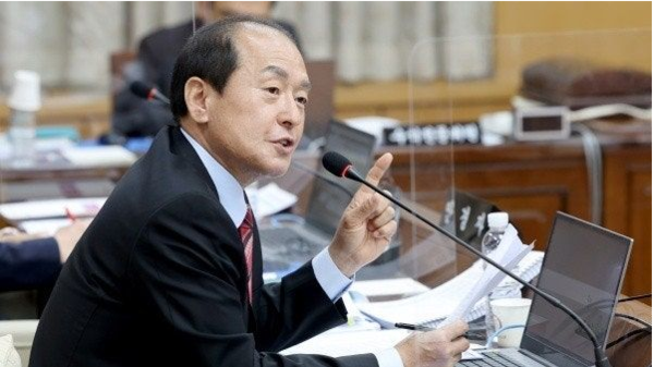 10일 대전시의회 복지환경위원회 소속 박종선의원은 복지국 행정사무감사에서 대전시 관내 사회복지시설의 직원 채용 현황을 살펴보고 특혜채용 의혹을 강하게 제기했다.