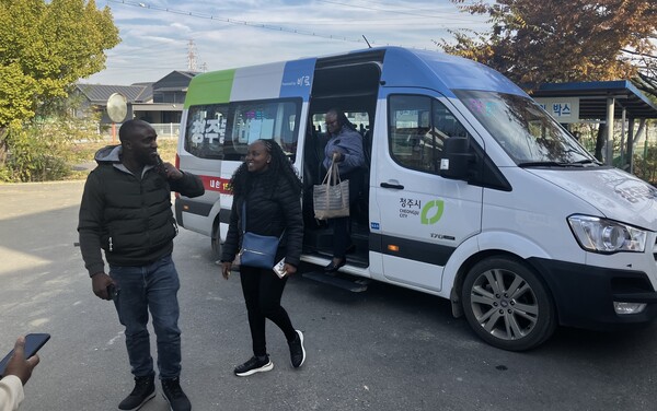 청주시는 12일 아프리카 케냐 정부 관계자들이 시를 방문해 청주콜버스를 시승하고 벤치마킹했다고 밝혔다.