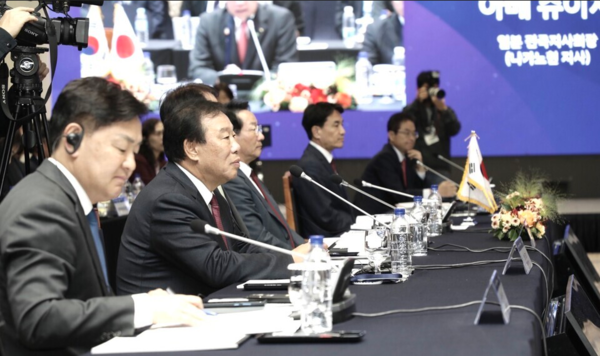 최민호 세종시장이 12일 인천에서 열린 제8회 한일시장지사회의 본회의에 참석했다.