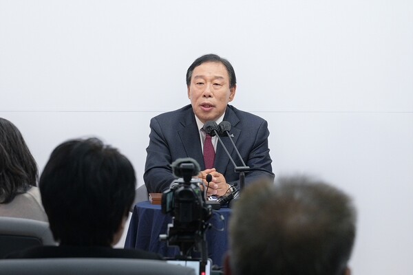 최민호 시장은 13일 시청 정음실에서 기자간담회를 열고 지난 12∼13일 이틀간 진행된 중앙지방협력회의, 한일시장지사회의, 국회 방문 성과를 공유했다.