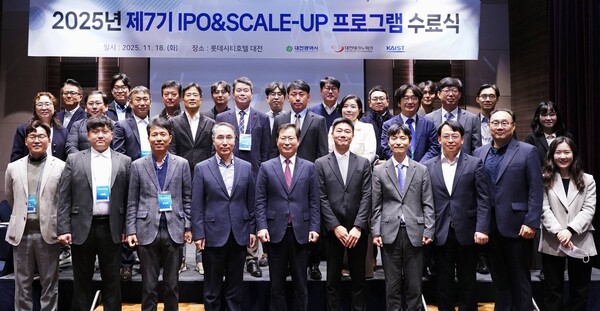 대전시는 18일 대전 롯데시티호텔에서 대전시 및 대전테크노파크, KAIST 등 유관기관과 17개 수료기업 대표들이 참석한 가운데 기업상장(IPO)프로그램 7기 수료식을 가졌다.