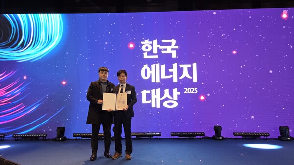 충북도는 지난 17일 ‘2025 한국에너지대상’에서 에너지 산업 발전 및 효율 향상 우수기관으로 선정되어 ‘기후에너지환경부 장관 표창’을 수상했다고 밝혔다.