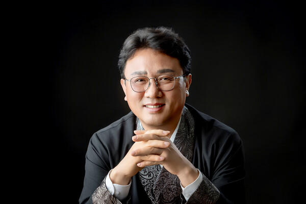 김원선 예술감독 겸 상임지휘자.