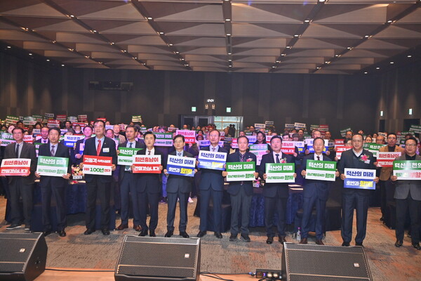 충남도가 이용객이 크게 떨어지며 좀처럼 활력을 되찾지 못하고 있는 예산 덕산온천관광지의 옛 명성 회복을 위해 팔을 걷고 나섰다.