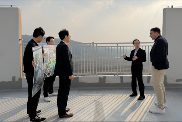 세계적인 스마트팜 온실 시공·설계 전문기업인 봄그룹(Bom Group)의 아시아 영업담당이 24일 음성군을 방문해 ‘음성 그린에너지 스마트농업타운’ 대상지 현장을 확인하고 공동 협력 방안 논의를 위한 실무 간담회를 가졌다.